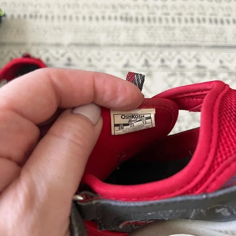 🦋 Clearance Toddler size 6 water shoes OshKosh‎